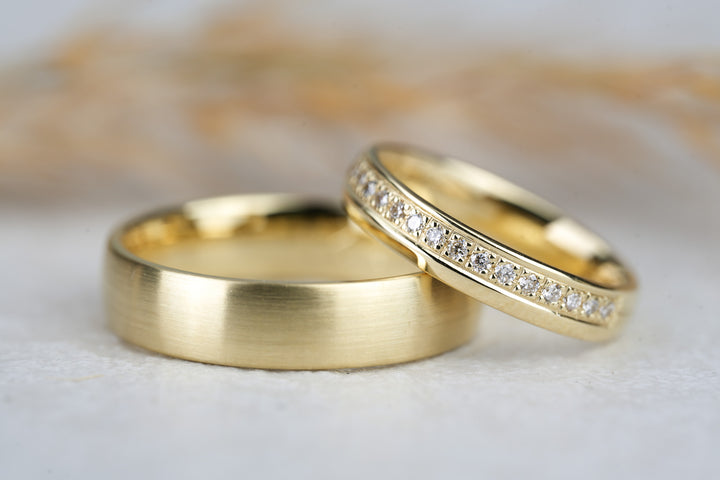 Eheringe Gold mit Diamanten schlicht und elegant