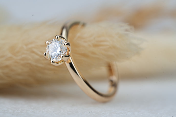 Verlobungsring " Jasmin " in Rosegold mit 0,50 karat Diamant