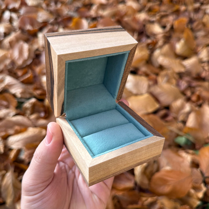 Verlobungsring Schatulle aus Walnuss
