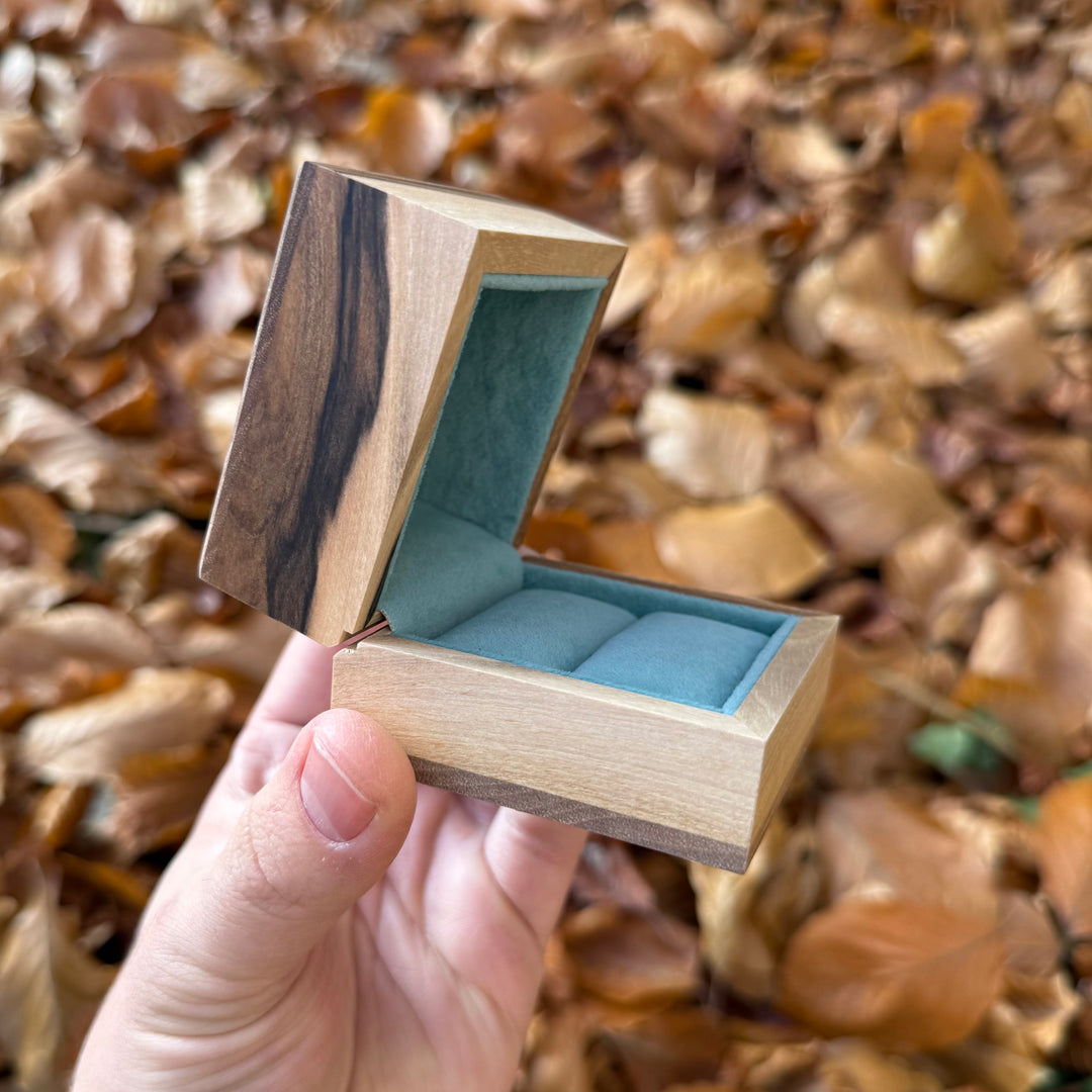 Verlobungsring Schatulle aus Walnuss