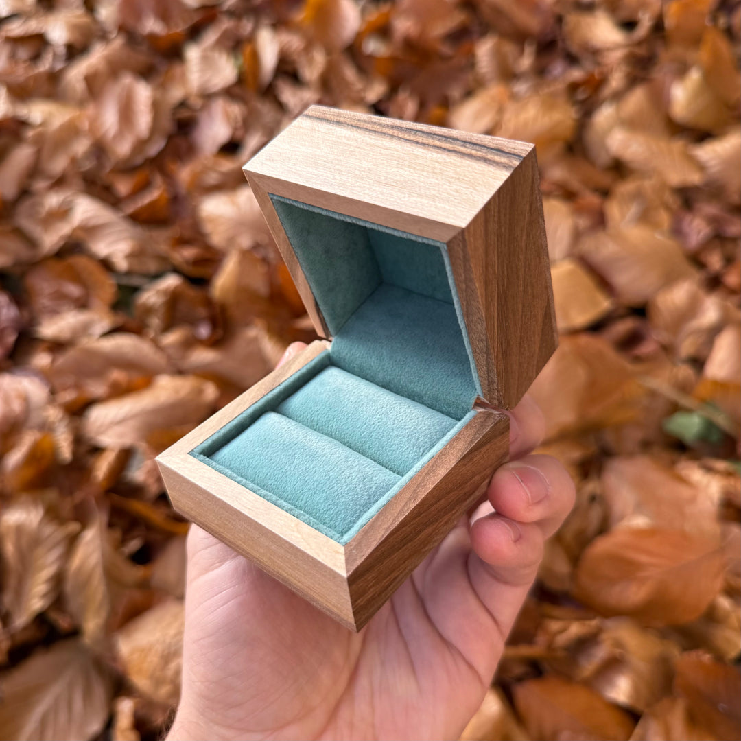 Verlobungsring Schatulle aus Walnuss