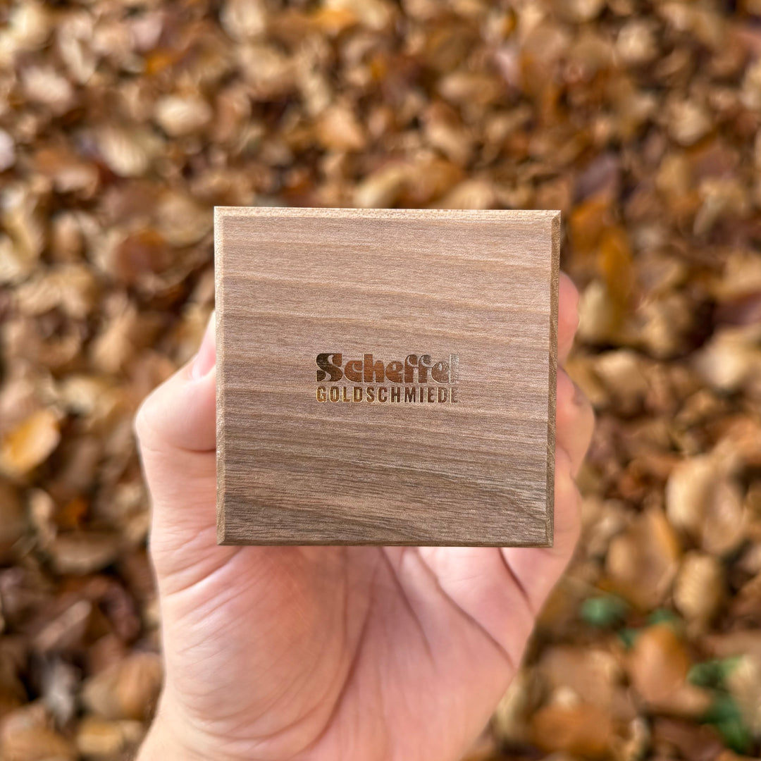 Verlobungsring Schatulle aus Walnuss