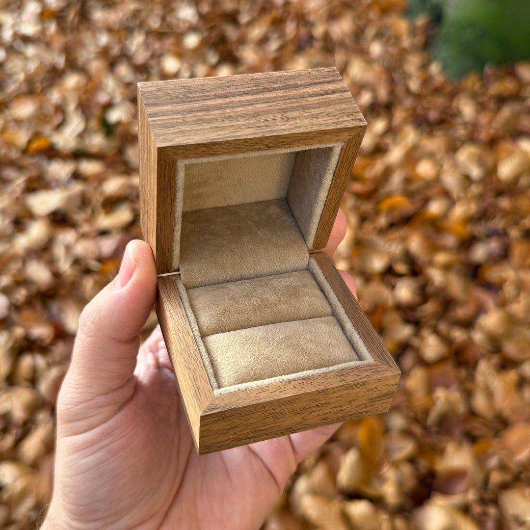 Verlobungsring Schatulle aus Walnuss