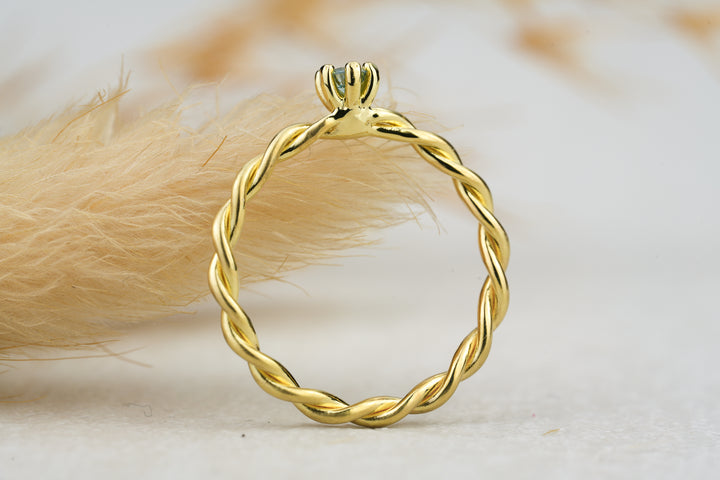 Kordelring in Gold als Vorsteckring mit gedrehter Ringschiene