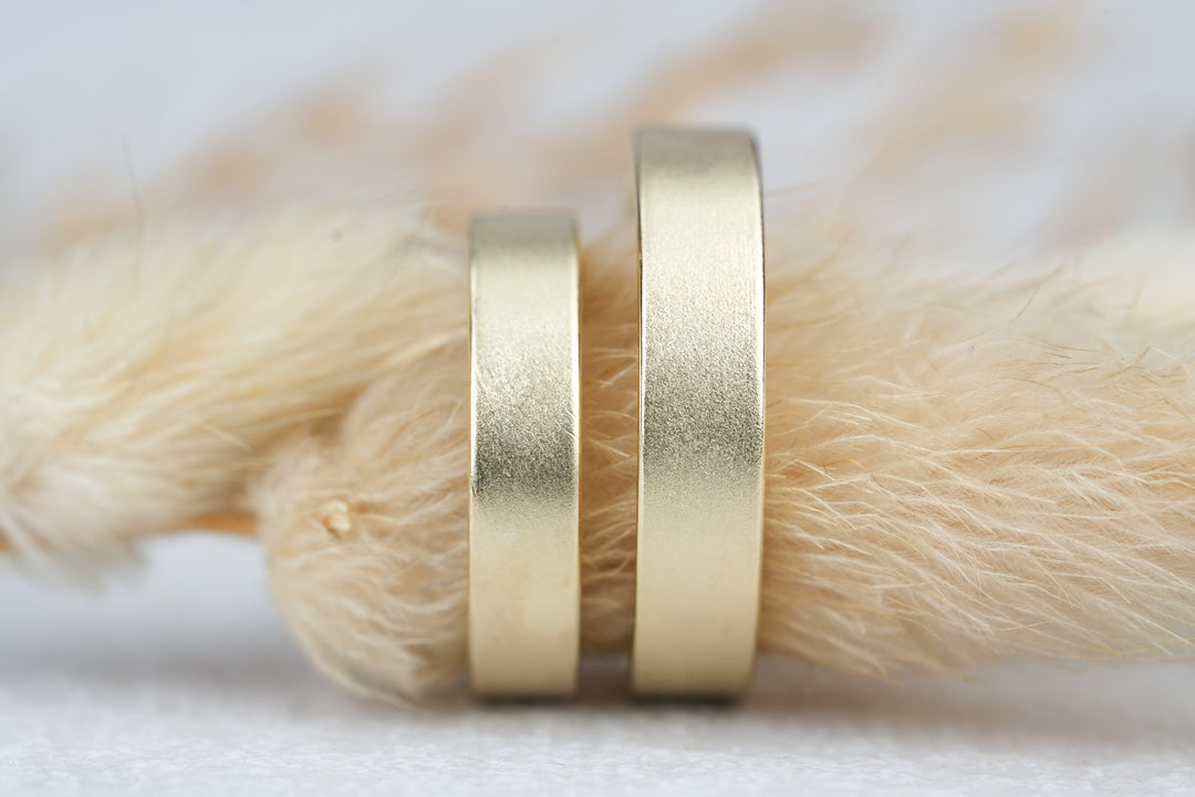 Modernes Ehering-Set aus 585er Gold