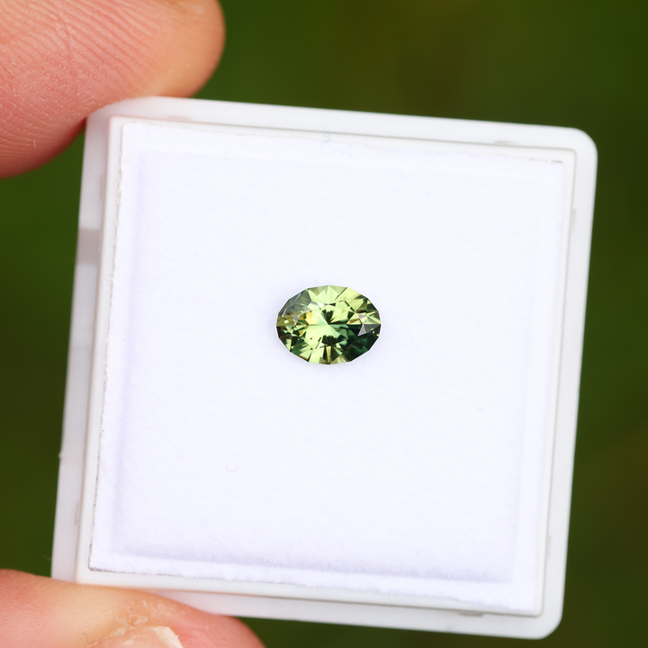 0,48ct grüner Saphir Oval