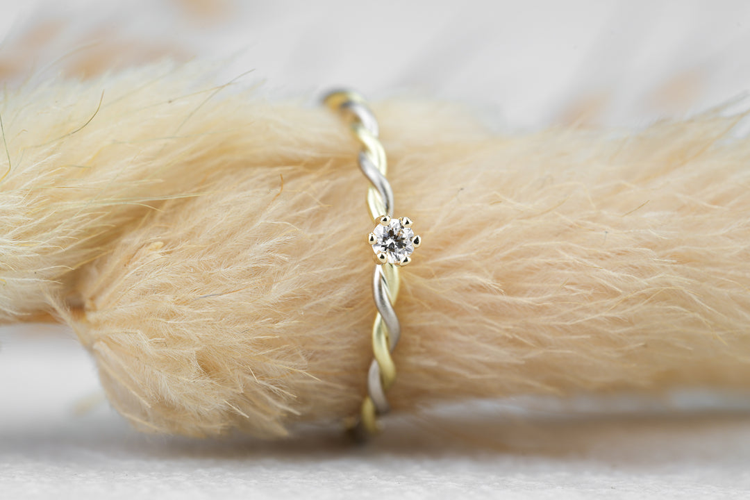 Solitaer Kordel Verlobungsring mit Diamant Brillant