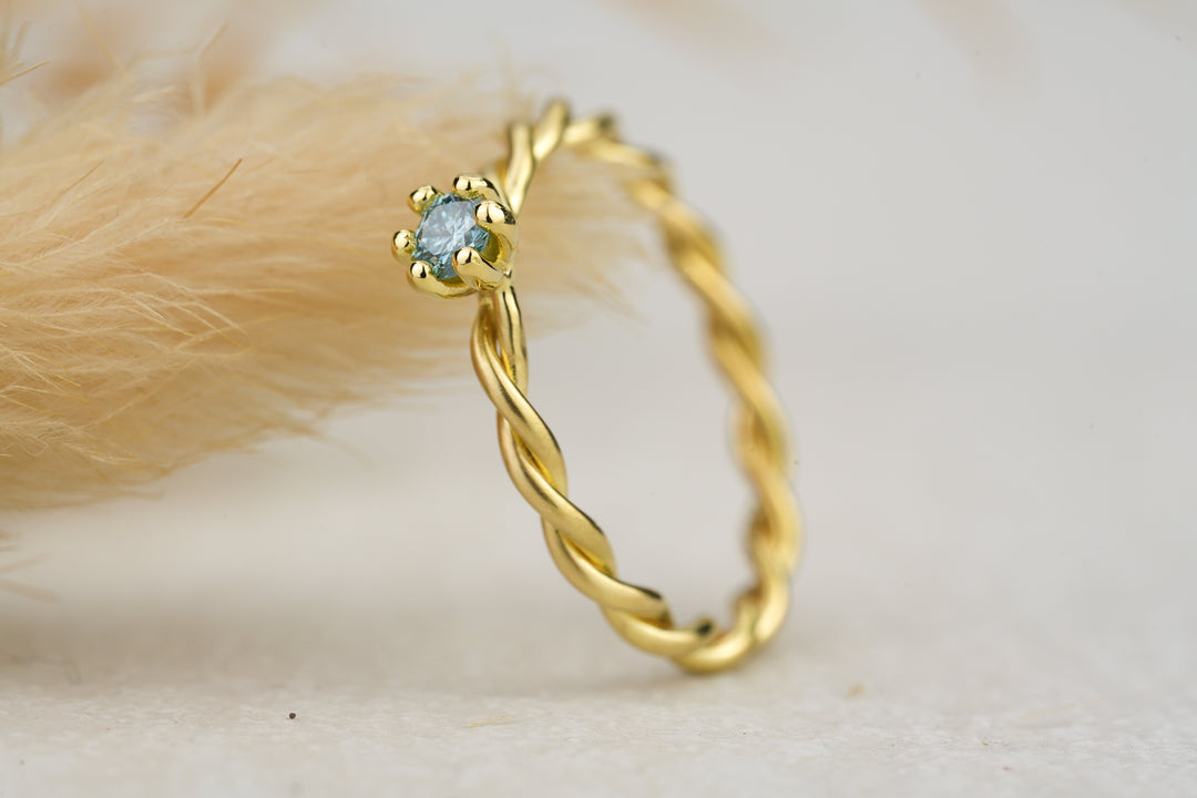 Solitär Verlobungsring Diamant blau in 585 Gelbgold