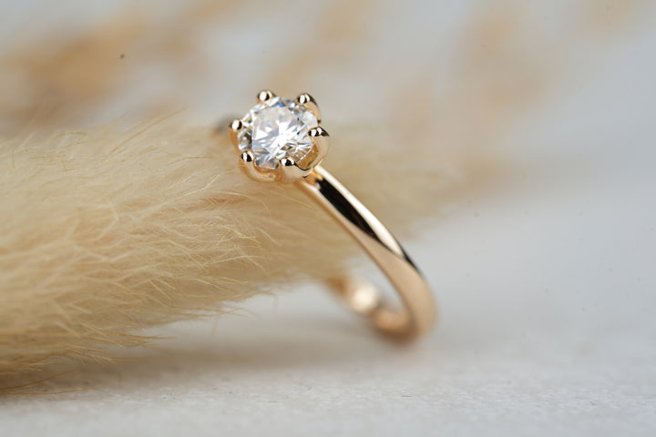 Verlobungsring " Jasmin " in Rosegold mit 0,50 karat Diamant