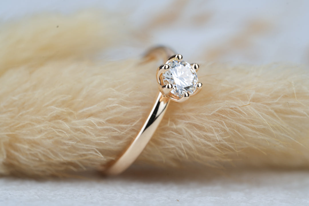 Verlobungsring " Jasmin " in Rosegold mit 0,50 karat Diamant