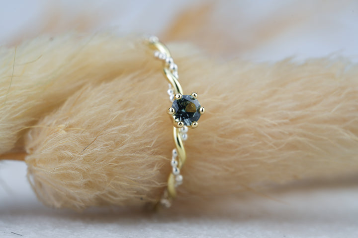 Verlobungsring mit filigranem Design in Gold Silber Bicolor