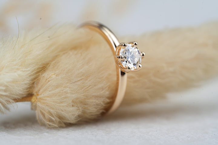 Verlobungsring " Jasmin " in Rosegold mit 0,50 karat Diamant