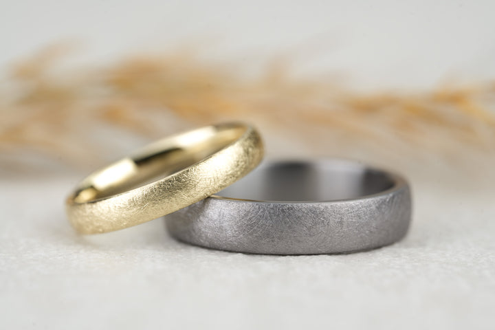 ausgefallene Eheringe in Gold und Tantal ovale angenehme Form