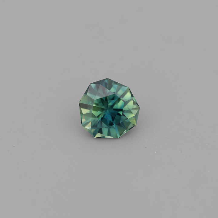blau gruener Saphir trillion Schliff