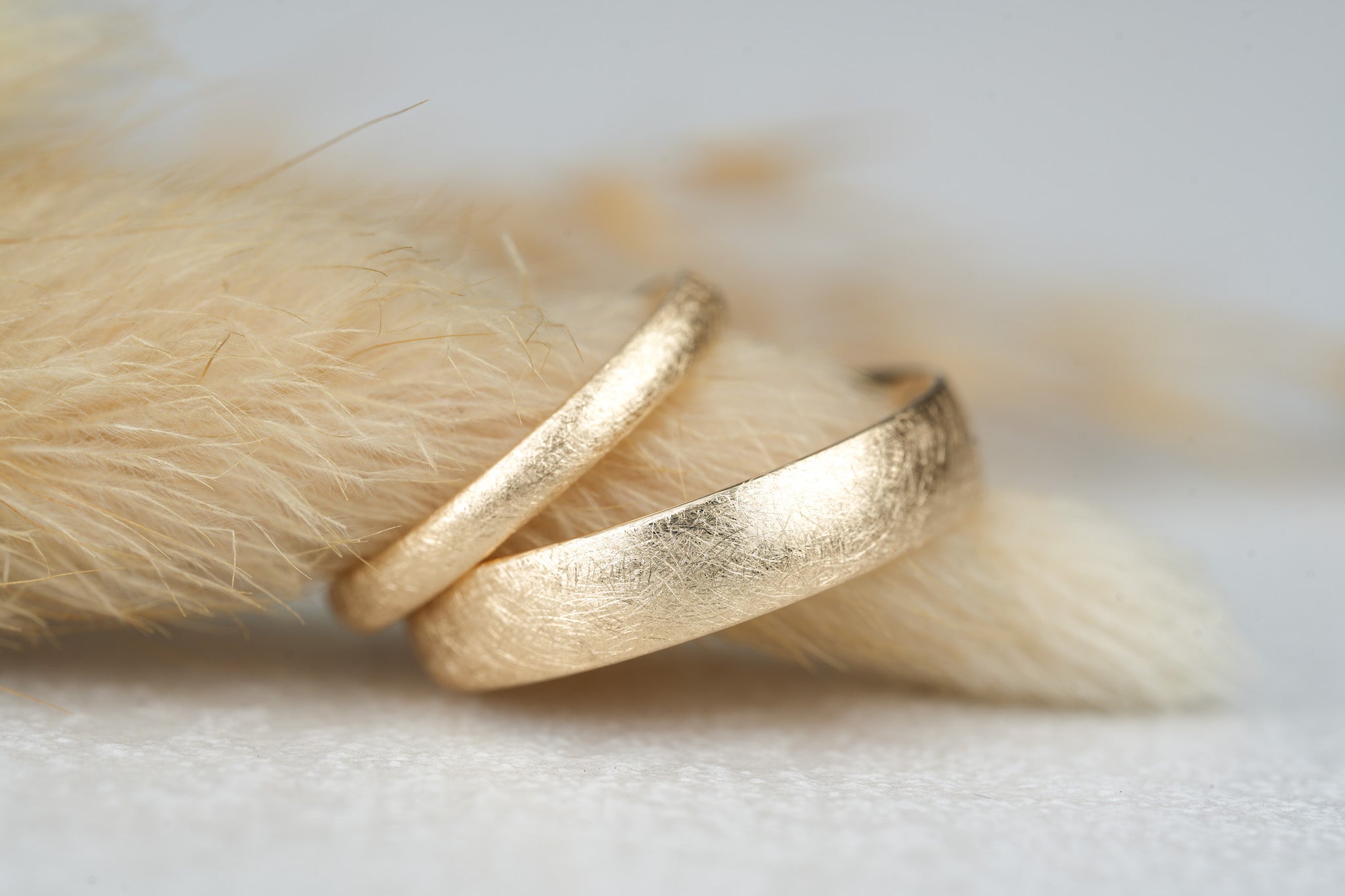 filigrane Eheringe Gold zart matt in 585 14kt Gold Gelbgold