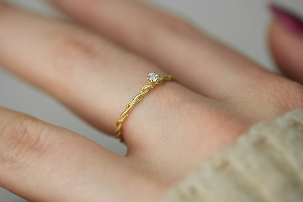 filigraner Verlobungsring Gold mit Stein Diamant