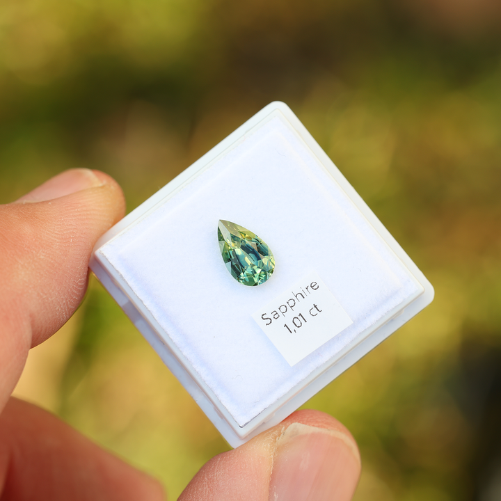 individueller Verlobungsring mit Tropfen Schliff Stein Saphir Gruen Gelb individuell