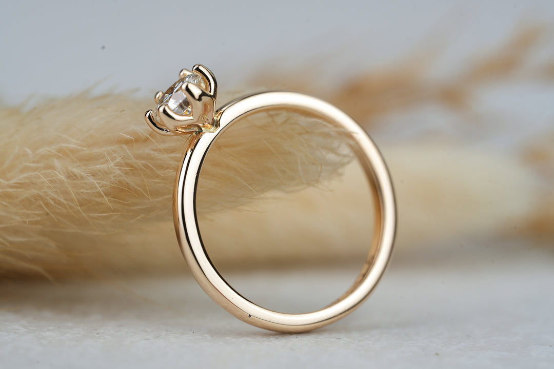klassischer eleganter Verlobungsring als Solitaire Ring 