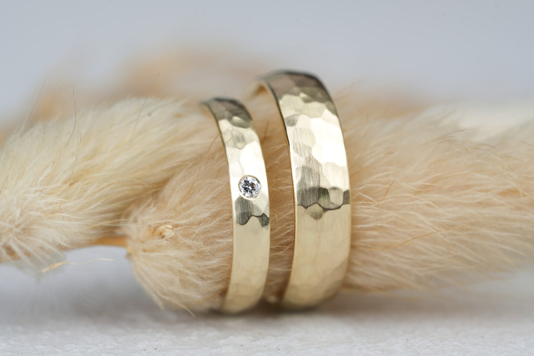 schmale Eheringe Gelbgold 750 mit Diamant 