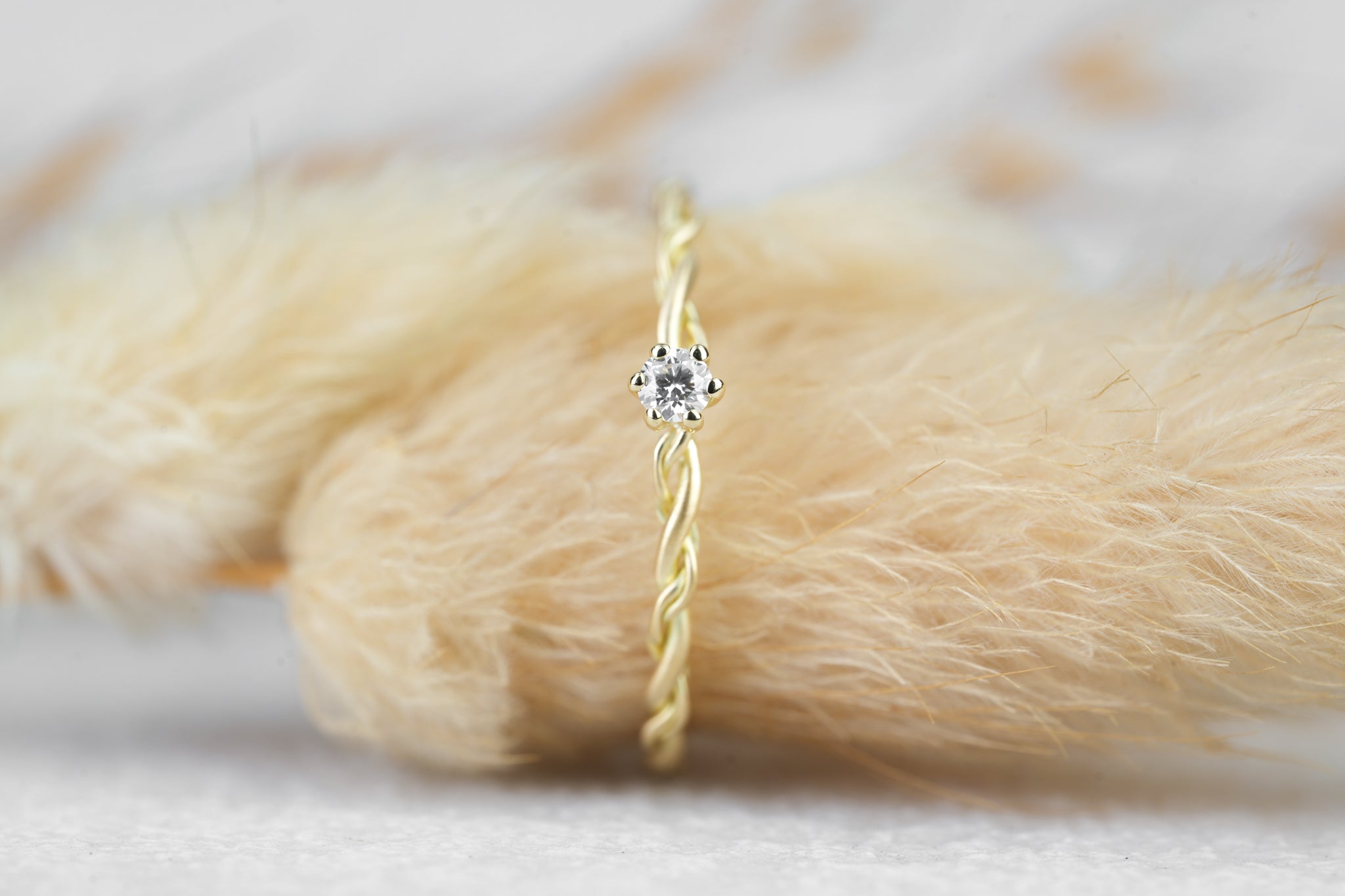 schmaler Goldring als Promise Ring