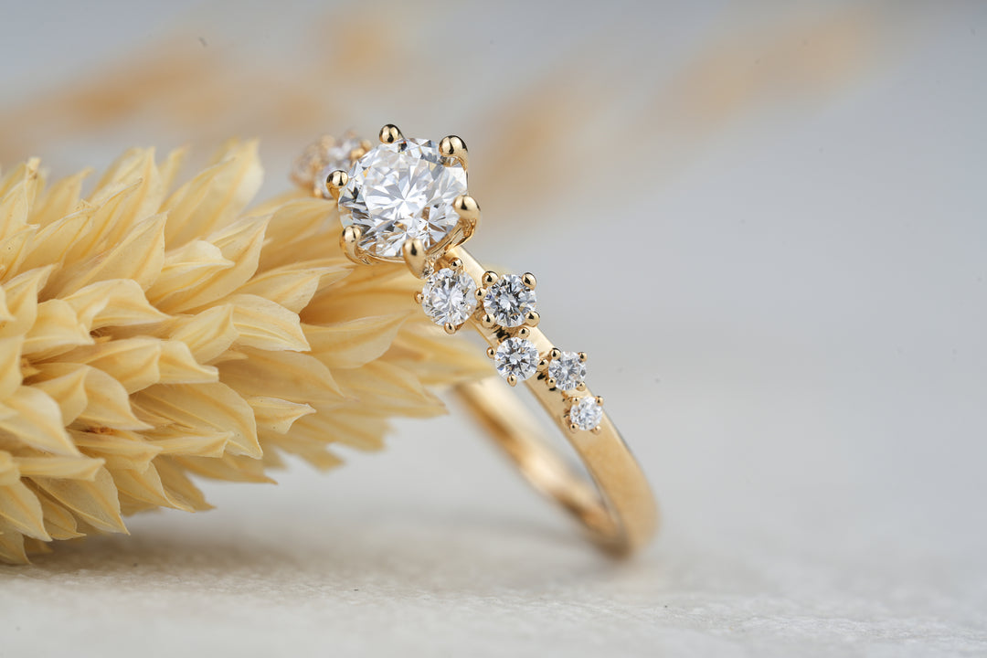 zarter Verlobungsring Antragsring Diamanten Gelbgold Gold poliert