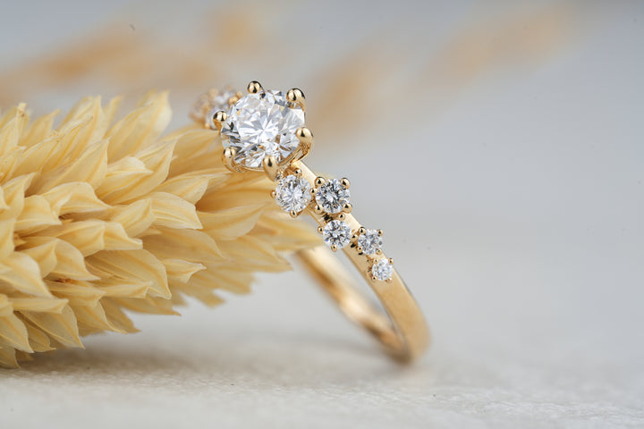 zarter Verlobungsring Antragsring Diamanten Gelbgold Gold poliert
