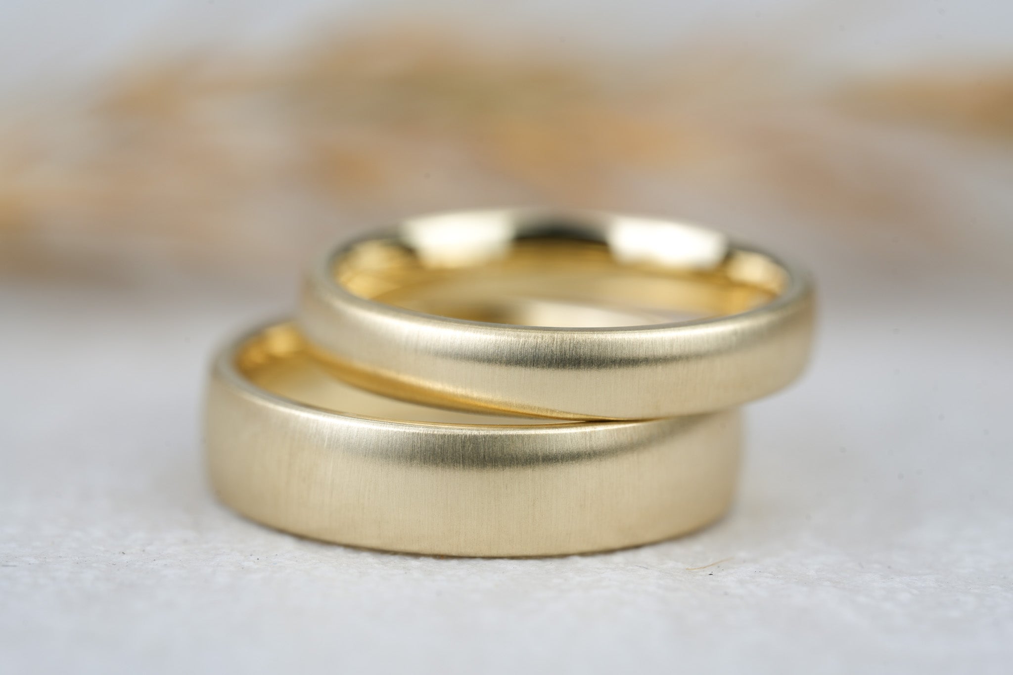Eheringe Gold 585 in Seidenmatt und ovale angenehme Form