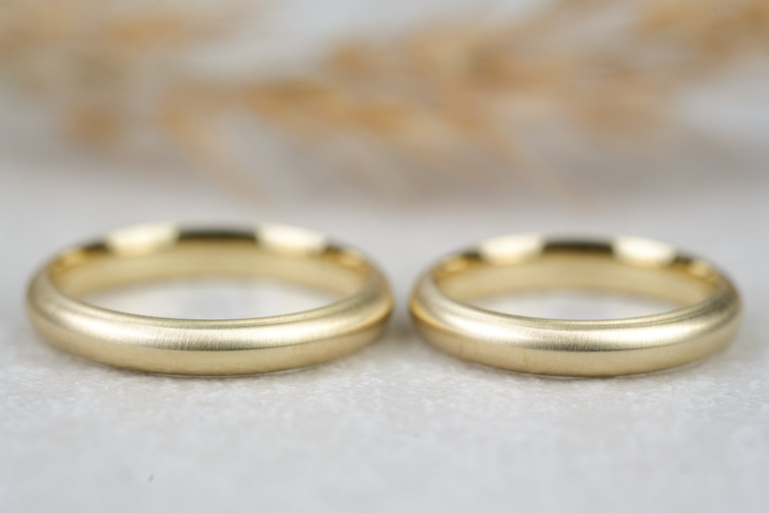 Eheringe Gold 585 schmal und modern mit Seidenmatter Oberflaeche