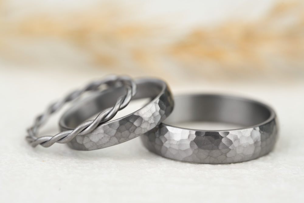 Eheringe Tantal gehaemmert Set mit Vorsteckring