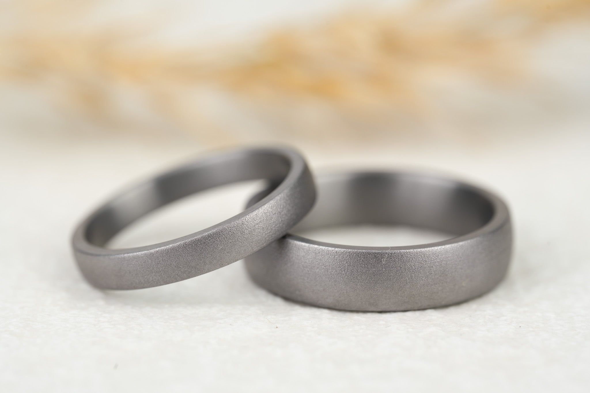 Eheringe Tantal matt mit Diamant Damenring