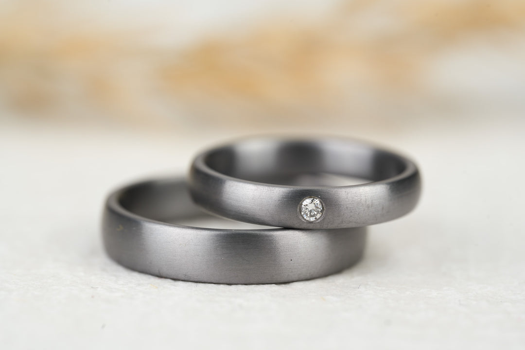 Trauringe Tantal schwarz mit Diamant Damenring