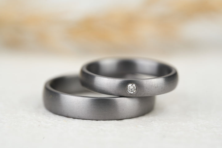 Trauringe Tantal schwarz mit Diamant Damenring
