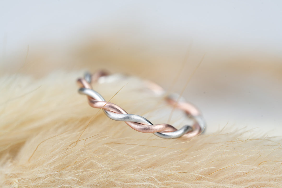 Verlobungsring ausgefallen als Kordelring in Platin Rosegold