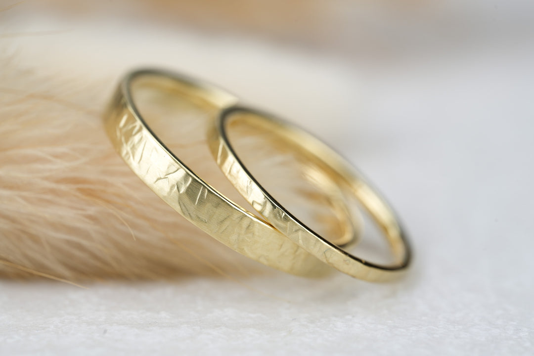 besondere Eheringe schmal in 750 gold matt
