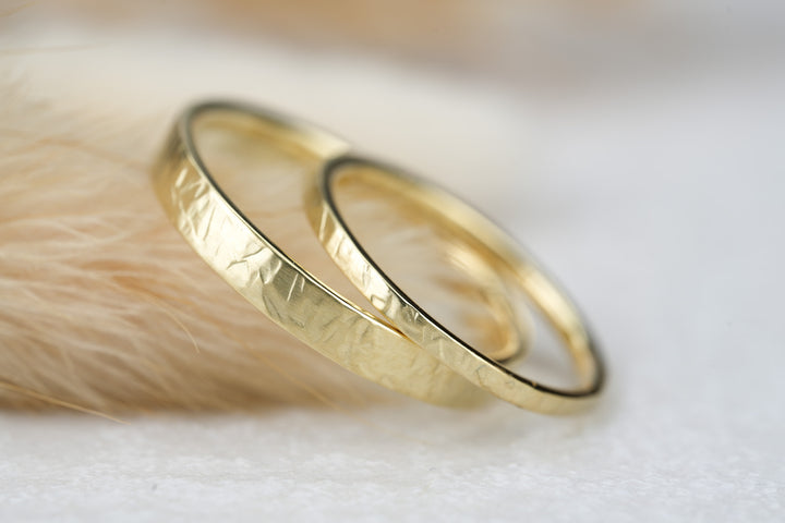 besondere Eheringe schmal in 750 gold matt