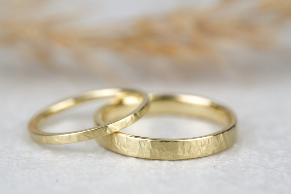 duenne Eheringe Gold filigran matt Struktur
