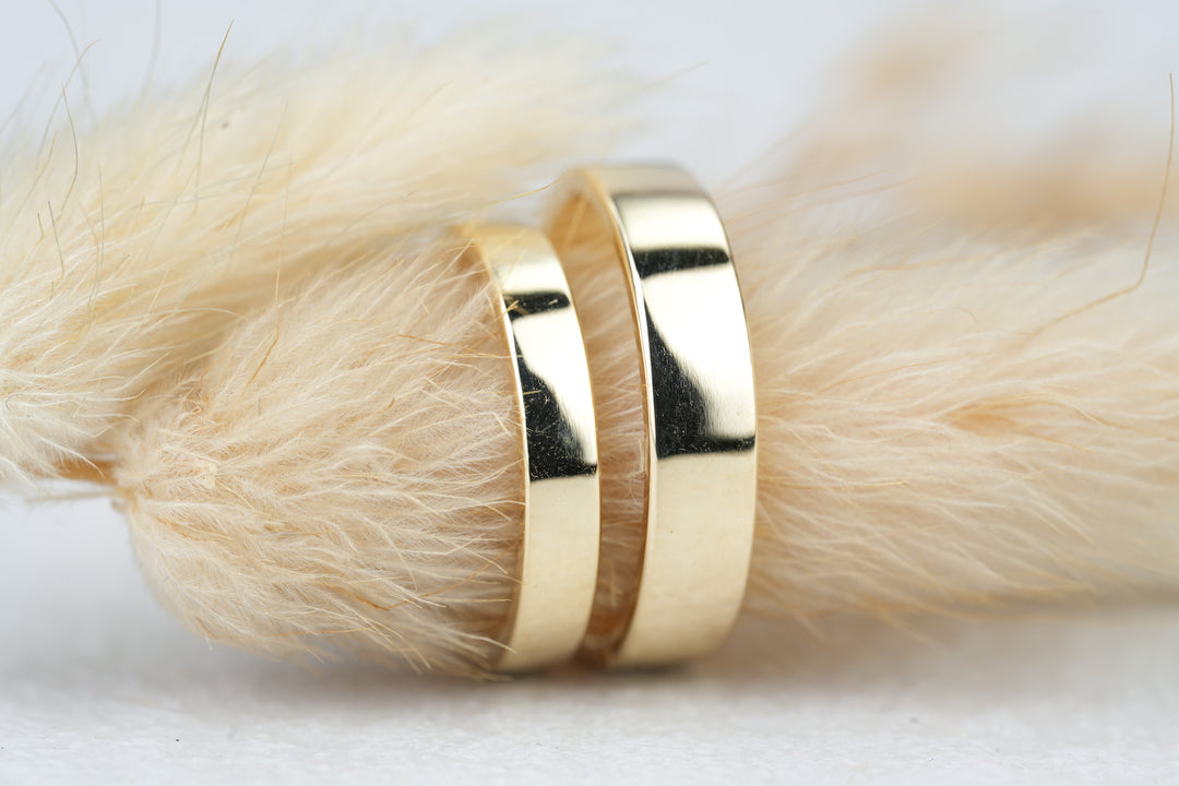 eckige Eheringe Gold in glaenzend und schlicht