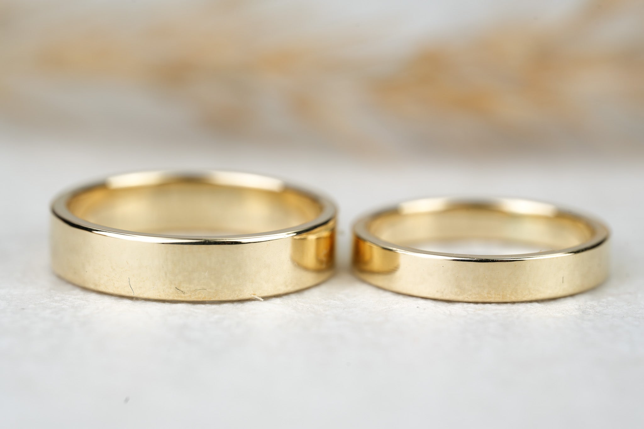 filigrane Eheringe schlicht gefertigt in Gold 585 333 Gelbgold