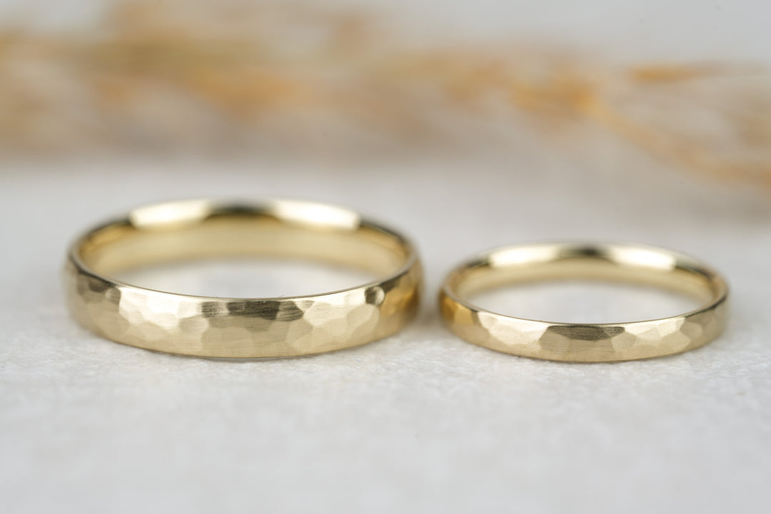 klassische Eheringe gehaemmert Gold 750