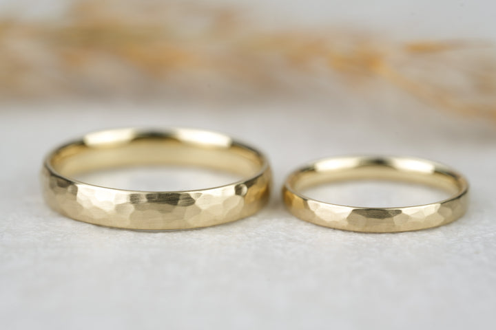 klassische Eheringe gehaemmert Gold 750