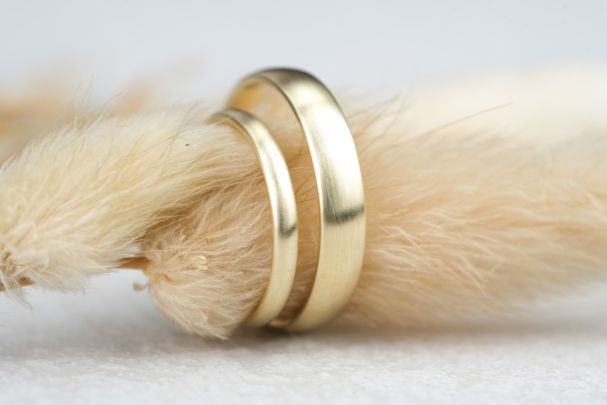 moderne Trauringe Gold 585 schlicht matt