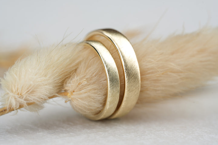 schlichte Trauringe modern gefertigt in 585 Gold Gelbgold